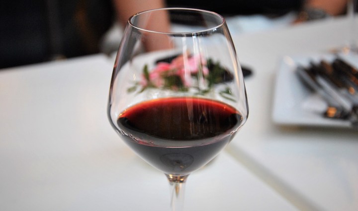 kozarec rdečega vina