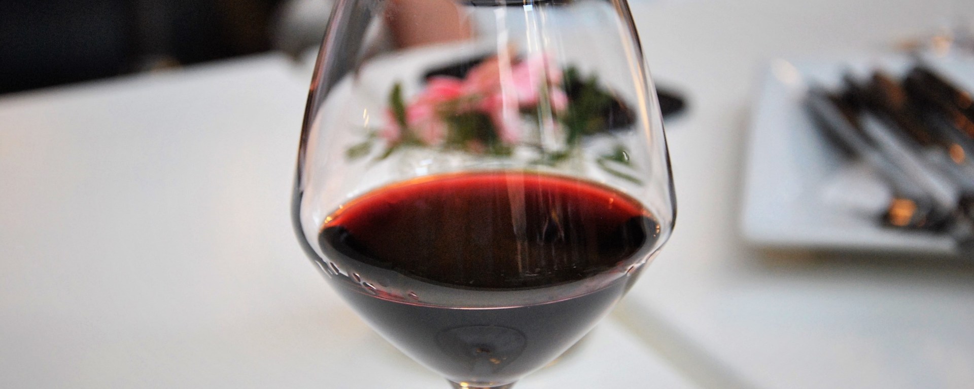 kozarec rdečega vina